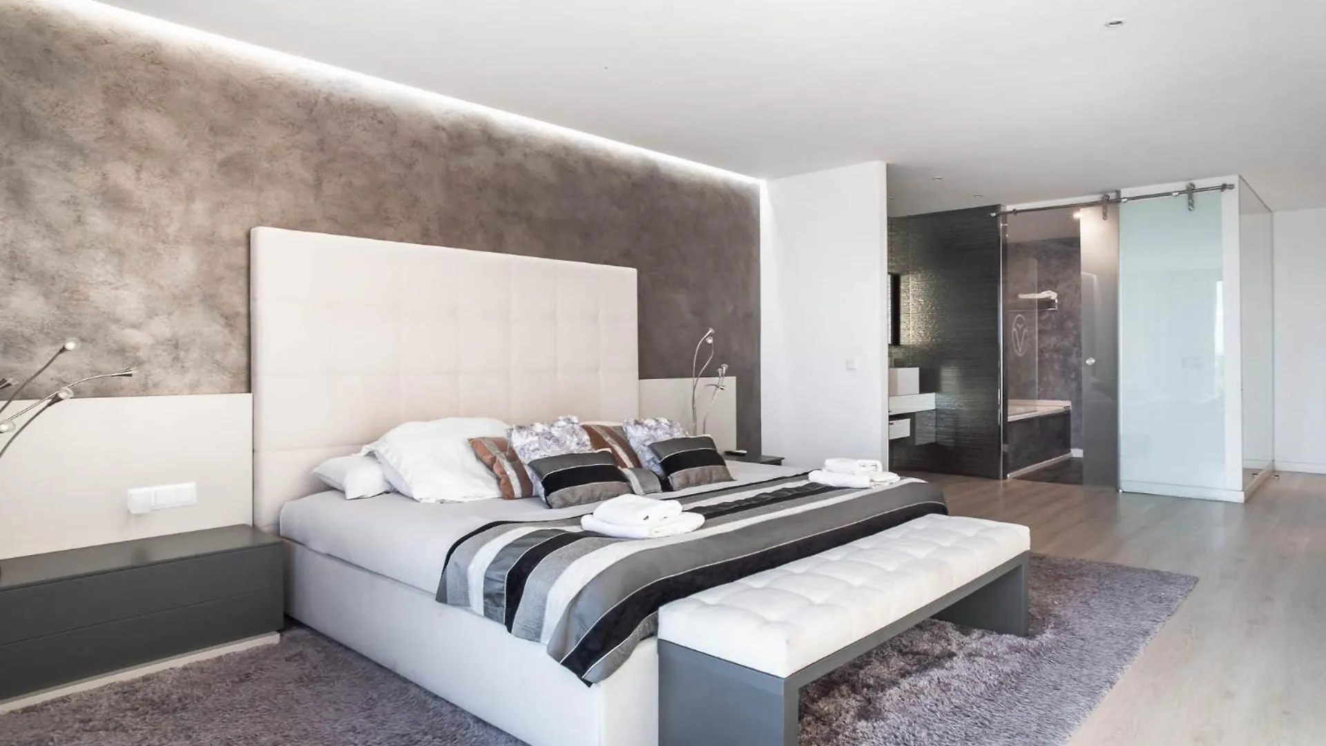 Luxury Sea View Apartment In Puerto De Alcudia