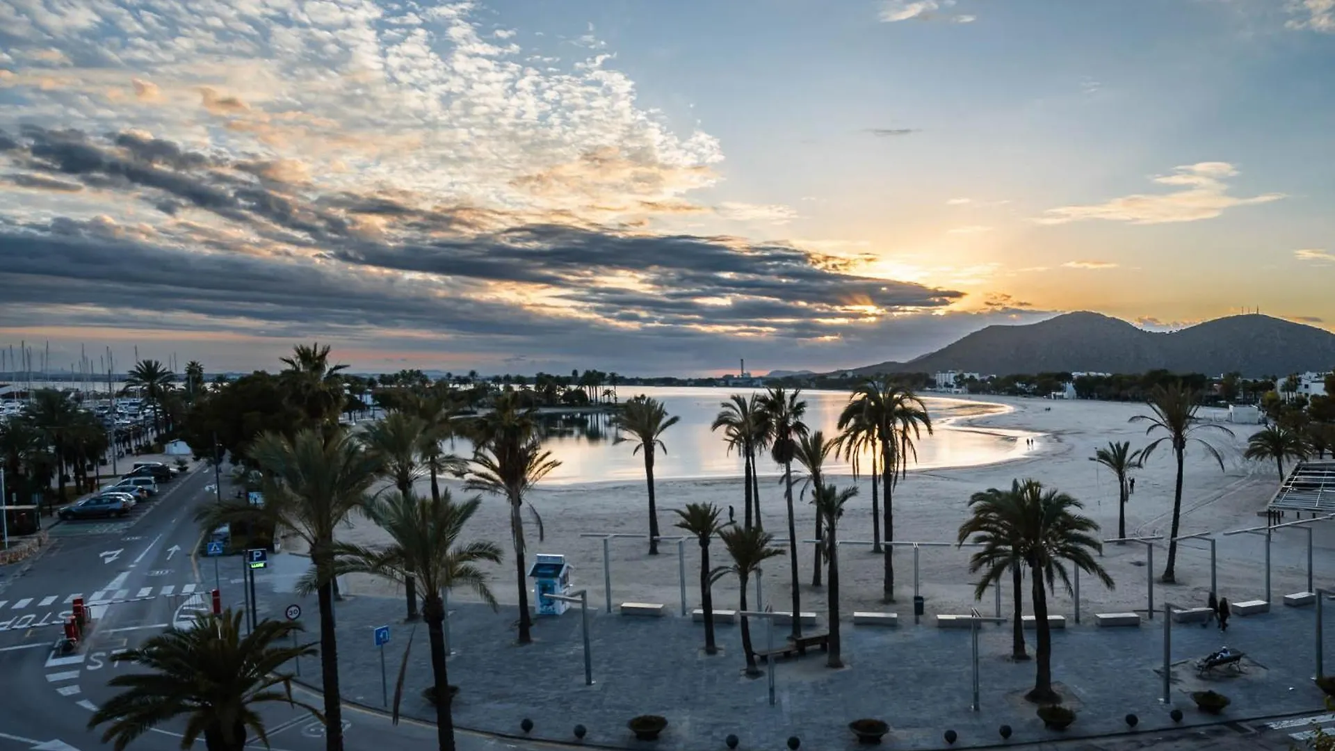 Luxury Sea View Apartment In Puerto De Alcudia  Alcudia (Mallorca)