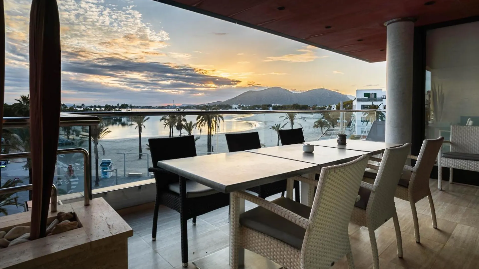 Luxury Sea View Apartment In Puerto De Alcudia