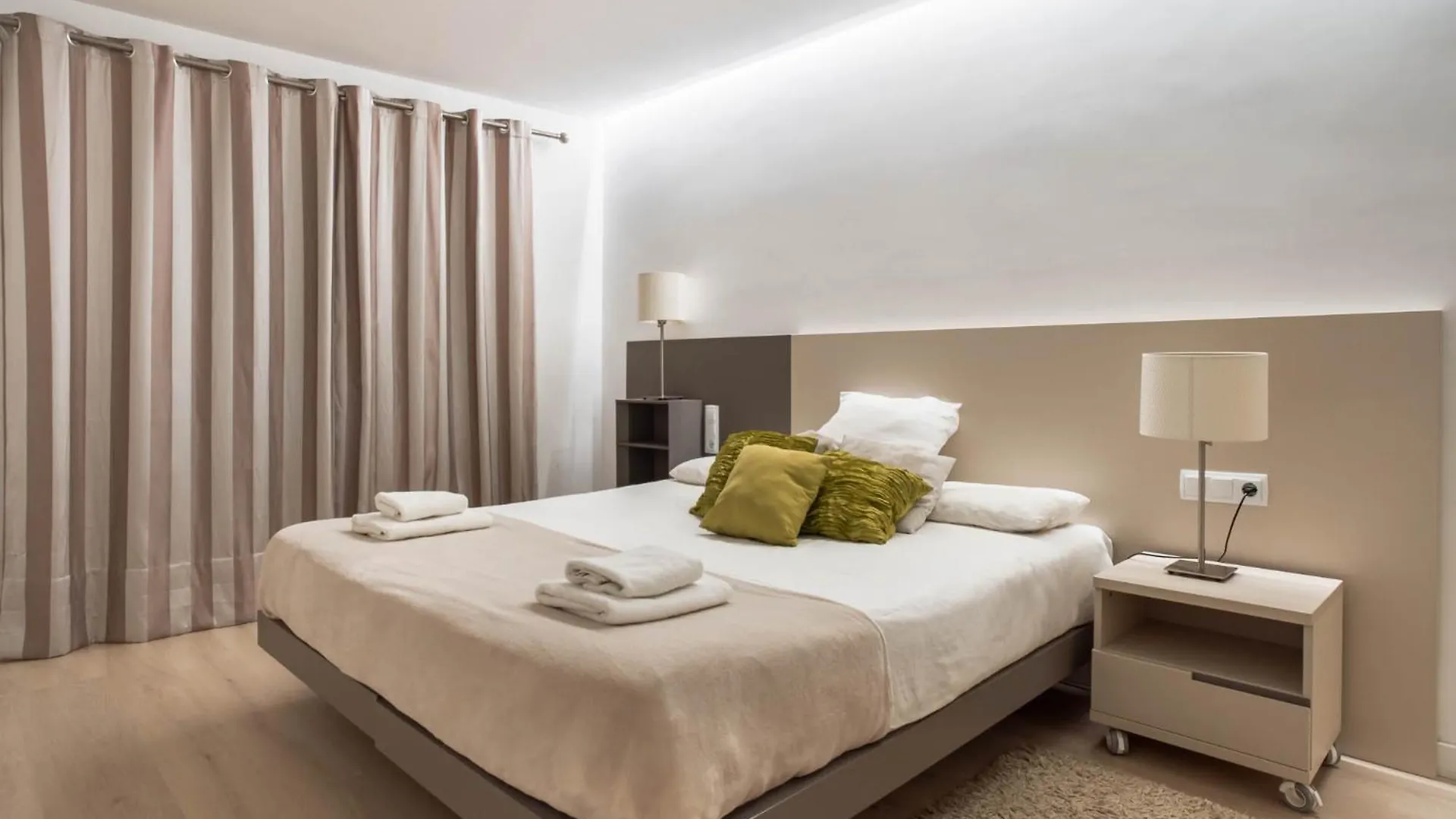 Luxury Sea View Apartment In Puerto De Alcudia ספרד
